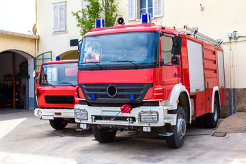 Obraz na płótnie Canvas Fire engine in old city Dubrovnik