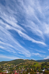 Słoneczny dzień w górach