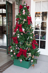 Fototapeta na wymiar Decorated outdoor Christmas Tree