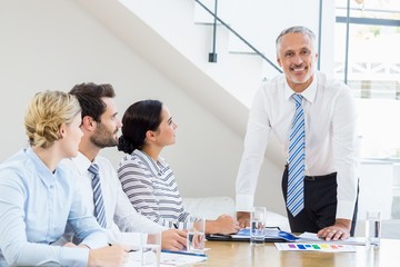 Obraz premium Business colleagues sitting together in meeting