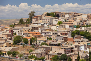 Fototapeta na wymiar Houses on top of hills in central Spain 
