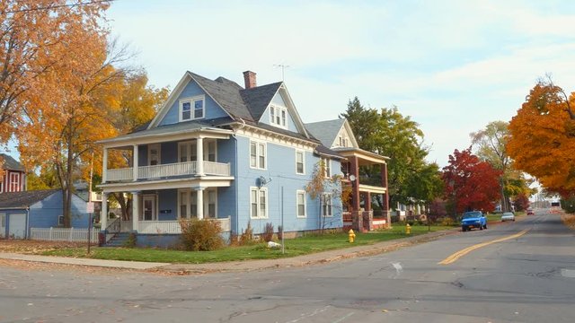 Motion video of residences on Buffalo Street Niagara Falls NY