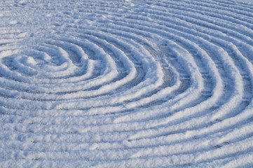 Snow labyrinth. - 128685640