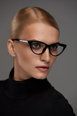 Fototapeta na wymiar Women Eyewear. Beautiful Woman In Glasses, Stylish Eyeglasses