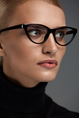 Fototapeta na wymiar Women Fashion Glasses. Girl In Eyewear Frame, Stylish Eyeglasses