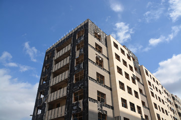 fachada de un edificio en obras