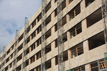 fachada de un edificio en construcción
