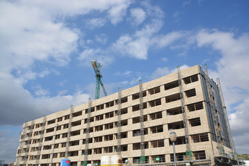 fachada de un edificio en construcción