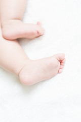Fototapeta na wymiar 赤ちゃんの足