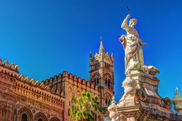 Crédence de cuisine en verre imprimé Palerme Sculpture devant l& 39 église cathédrale de Palerme contre le ciel bleu, Sicile, Italie