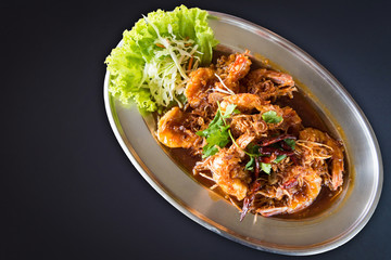 Deep fried shrimp platter with tamarind sauce