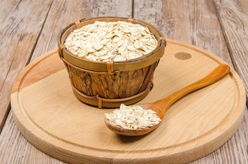 rolled oats in wooden bowl