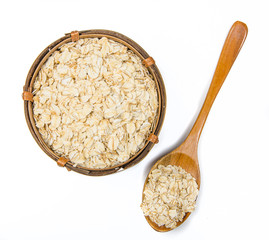 rolled oats in wooden bowl