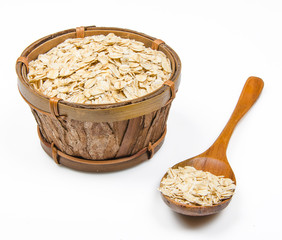rolled oats in wooden bowl