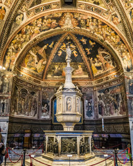 Fototapeta na wymiar Baptistery of San Giovanni (Siena)