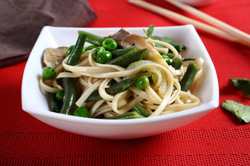 Tasty noodles with green beans