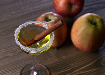  sweet liquor with apple and cinnamon