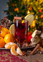 Fototapeta na wymiar The mulled wine with spices and tangerines