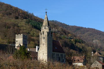 Fototapeta premium Burg und Kirche Schwallenbach