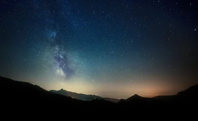Fotobehang nachtelijke hemelsterren met melkweg op bergachtergrond © darkside17