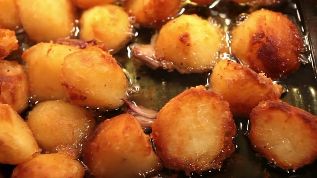 Roast potatoes in hot oil