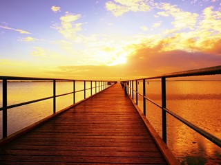 Obraz premium Morning in harbor. Touristic mole, wet pier construction above sea