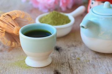 hot green tea with powder