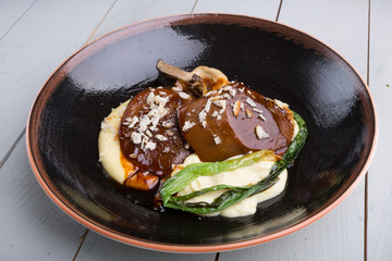 Beef tongue with mashed potato