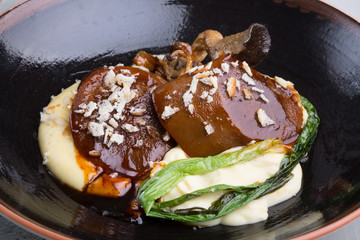 Beef tongue with mashed potato