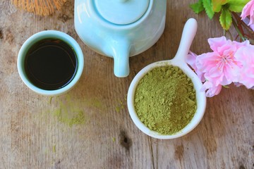 hot green tea with powder