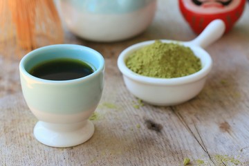 hot green tea with powder