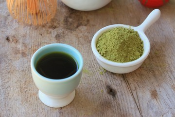 hot green tea with powder
