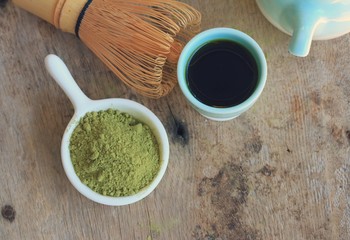 hot green tea with powder