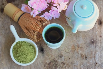 hot green tea with powder