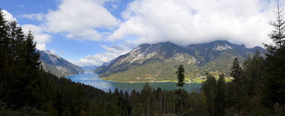 Panorama vom Achensee in Tirol.