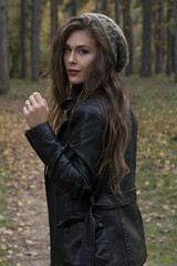 Obraz premium Beautiful fashion girl in forest
