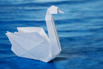 Origami paper white swan © Mandrixta