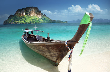 Plakat boat on small island in Thailand
