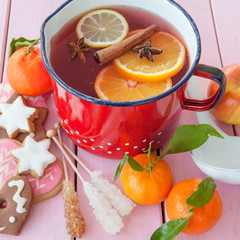 Winterpunsch mit Orangen