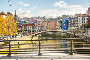 Naklejka premium bilbao riverbank on sunny day, spain