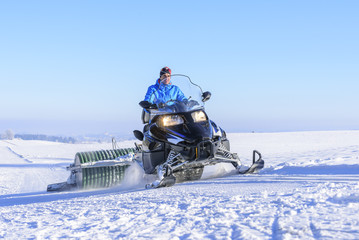 Loipen-Pflege mit dem Skidoo