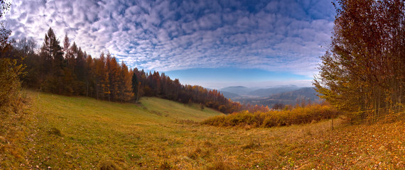 Jesienny poranek w górach © rogozinski
