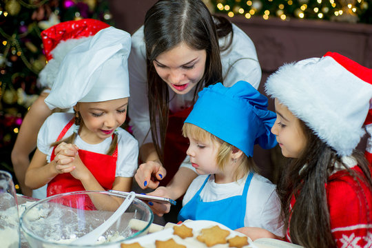 children baking christmas cookies