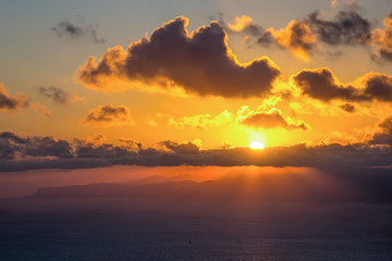 Obraz premium Beautiful sunset over the ocean. Sunrise in the sea