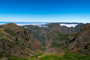 Fototapeta premium Hiking Pico do Arierio, Pico Ruivo, Madeira, Portugal