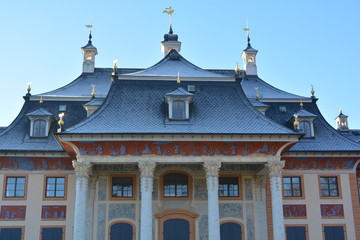 Fototapeta na wymiar Park side of the water palace in Pillnitz Castle Park