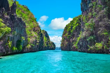 Papier Peint photo Île Beau lagon bleu tropical. Paysage pittoresque avec baie de la mer et îles de montagne, El Nido, Palawan, Philippines, Asie du sud-est. Paysages exotiques. Point de repère populaire, destination célèbre des Philippines