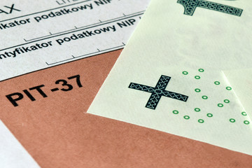 PIT-37, Podatek, zeznanie podatkowe, formularz na tle banknotów - obrazy, fototapety, plakaty