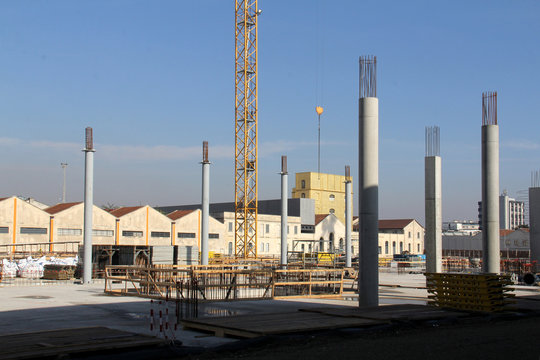 recupero di vecchi edifici industriali e nuove costruzioni a Milano; il cantiere