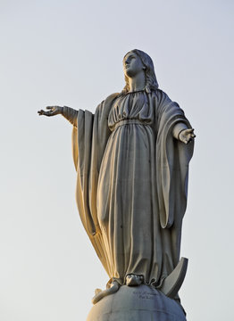 Chile, Santiago, Statue of the Virgin Mary on the top of the San Cristobal Hill.